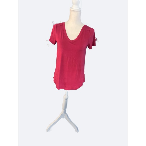 Cable & Gauge Vibrant Pink V-Neck Tee - Picture 1 of 6